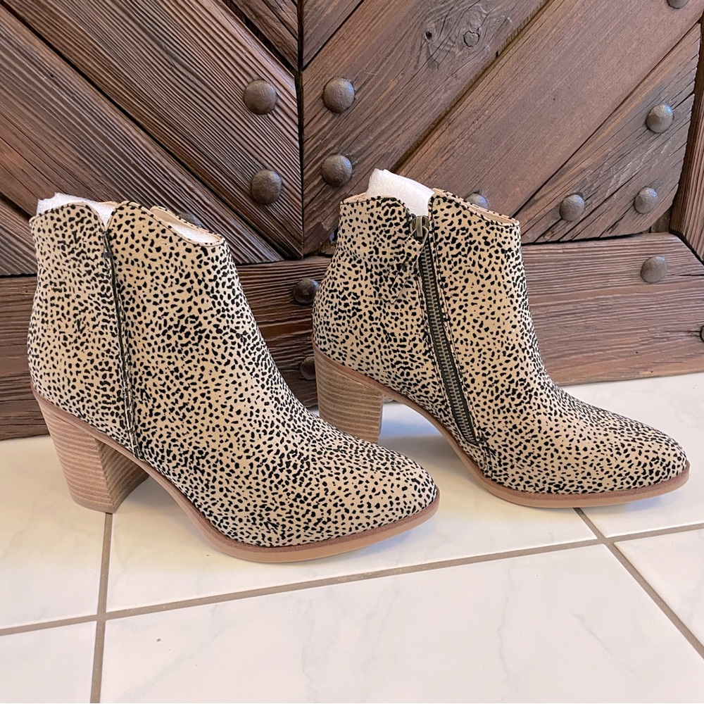 NWT animal print heeled booties